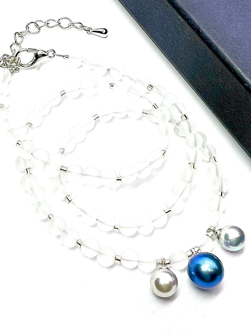 Akiya necklace with black, indigo blue, and natural blue Akoya pearls, Italian K18 gold, quartz, and Venetian glass