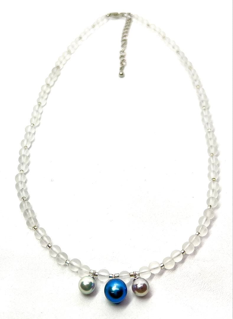 Akiya necklace with black, indigo blue, and natural blue Akoya pearls, Italian K18 gold, quartz, and Venetian glass