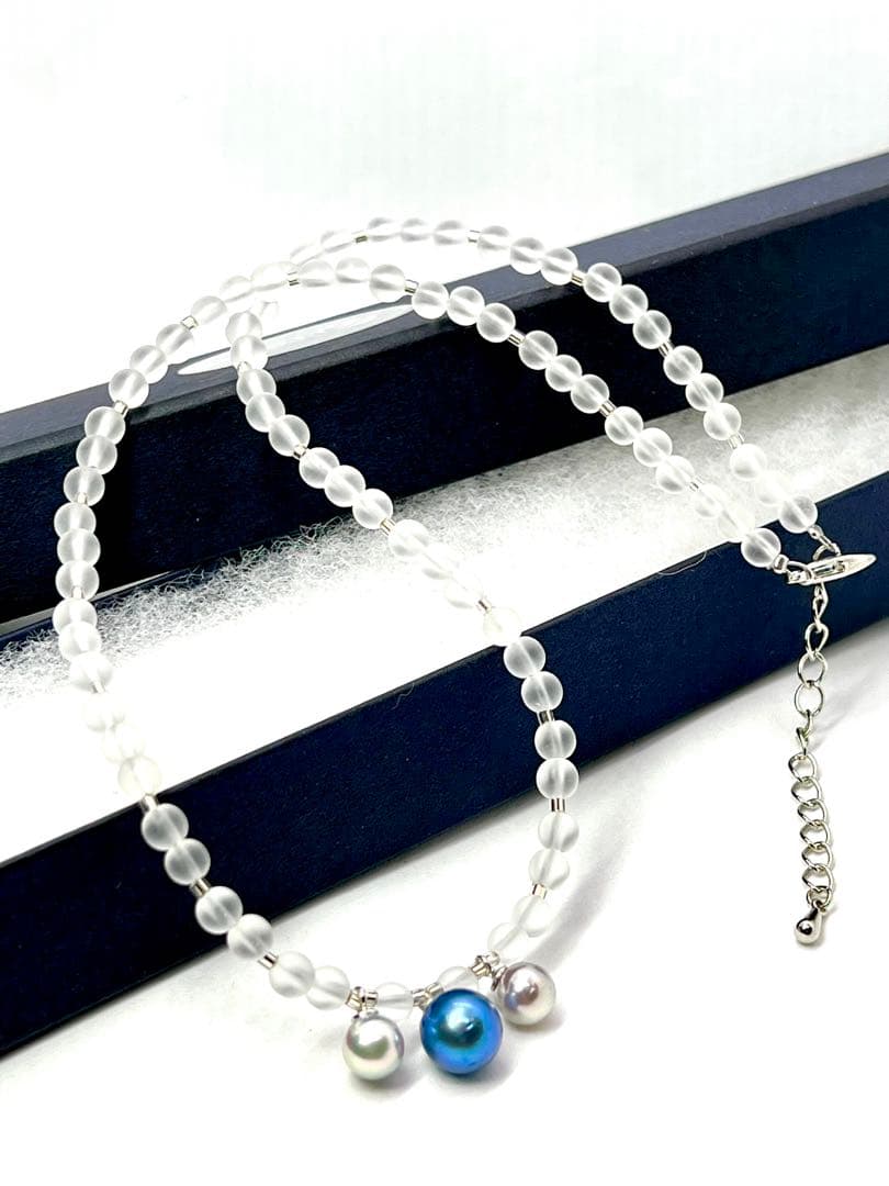 Akiya necklace with black, indigo blue, and natural blue Akoya pearls, Italian K18 gold, quartz, and Venetian glass