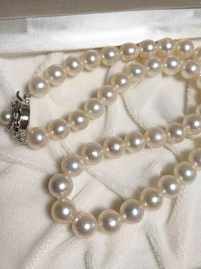 Kuro Large Akoya Pearl Necklace with 8.2mm white genuine pearls on 39cm silver chain