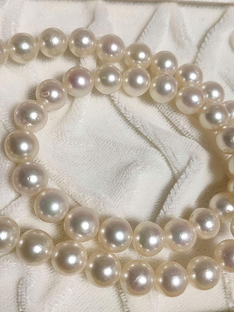 Kuro Large Akoya Pearl Necklace with 8.2mm white genuine pearls on 39cm silver chain