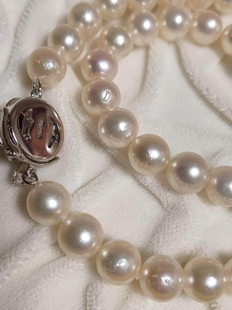 Kuro Large Akoya Pearl Necklace with 8.2mm white genuine pearls on 39cm silver chain