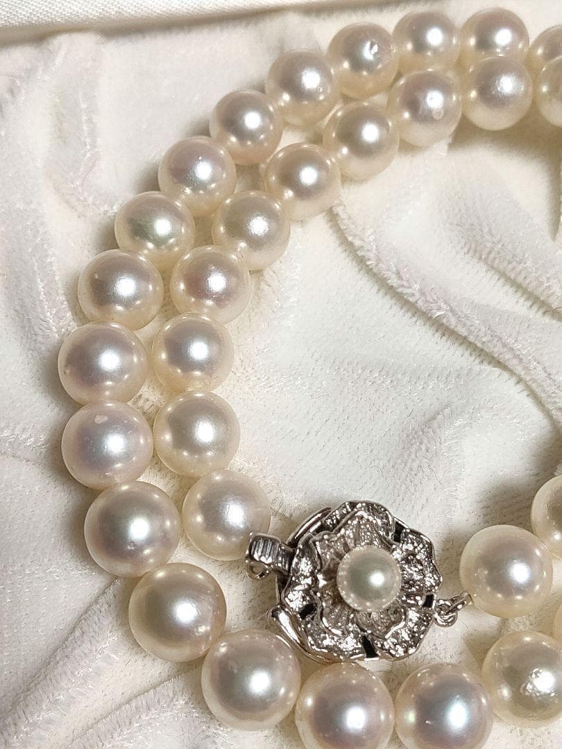 Kuro Large Akoya Pearl Necklace with 8.2mm white genuine pearls on 39cm silver chain