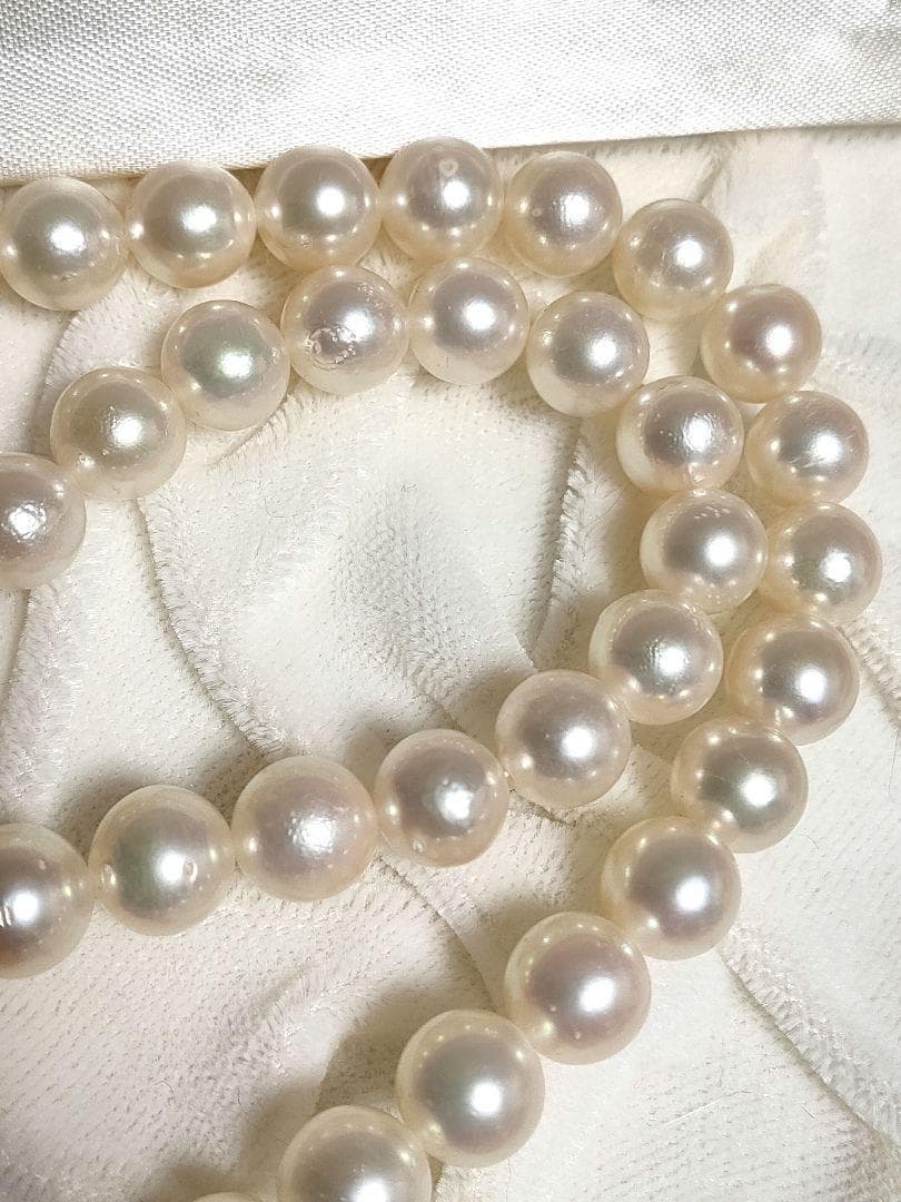 Kuro Large Akoya Pearl Necklace with 8.2mm white genuine pearls on 39cm silver chain