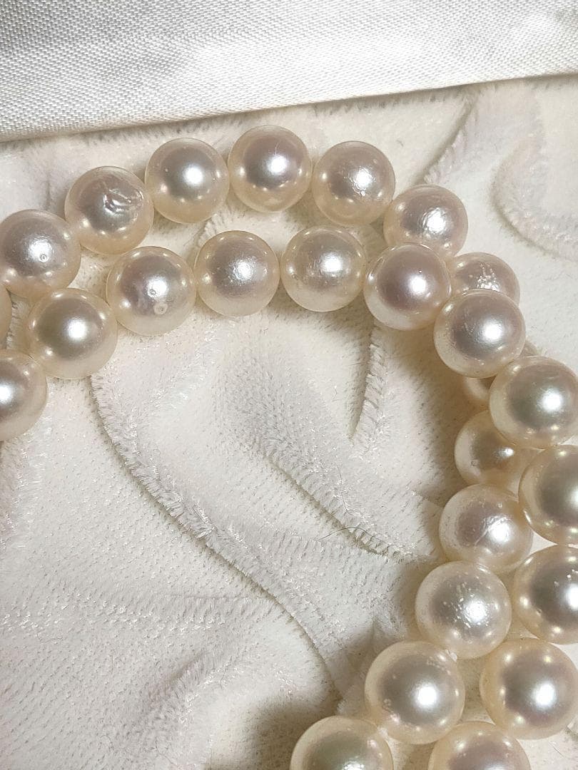 Kuro Large Akoya Pearl Necklace with 8.2mm white genuine pearls on 39cm silver chain