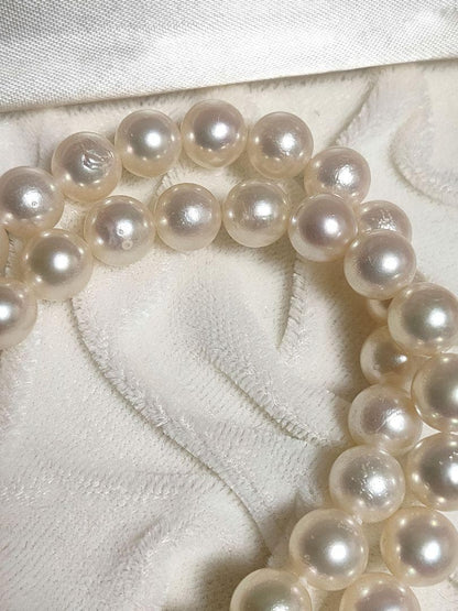 Kuro Large Akoya Pearl Necklace with 8.2mm white genuine pearls on 39cm silver chain