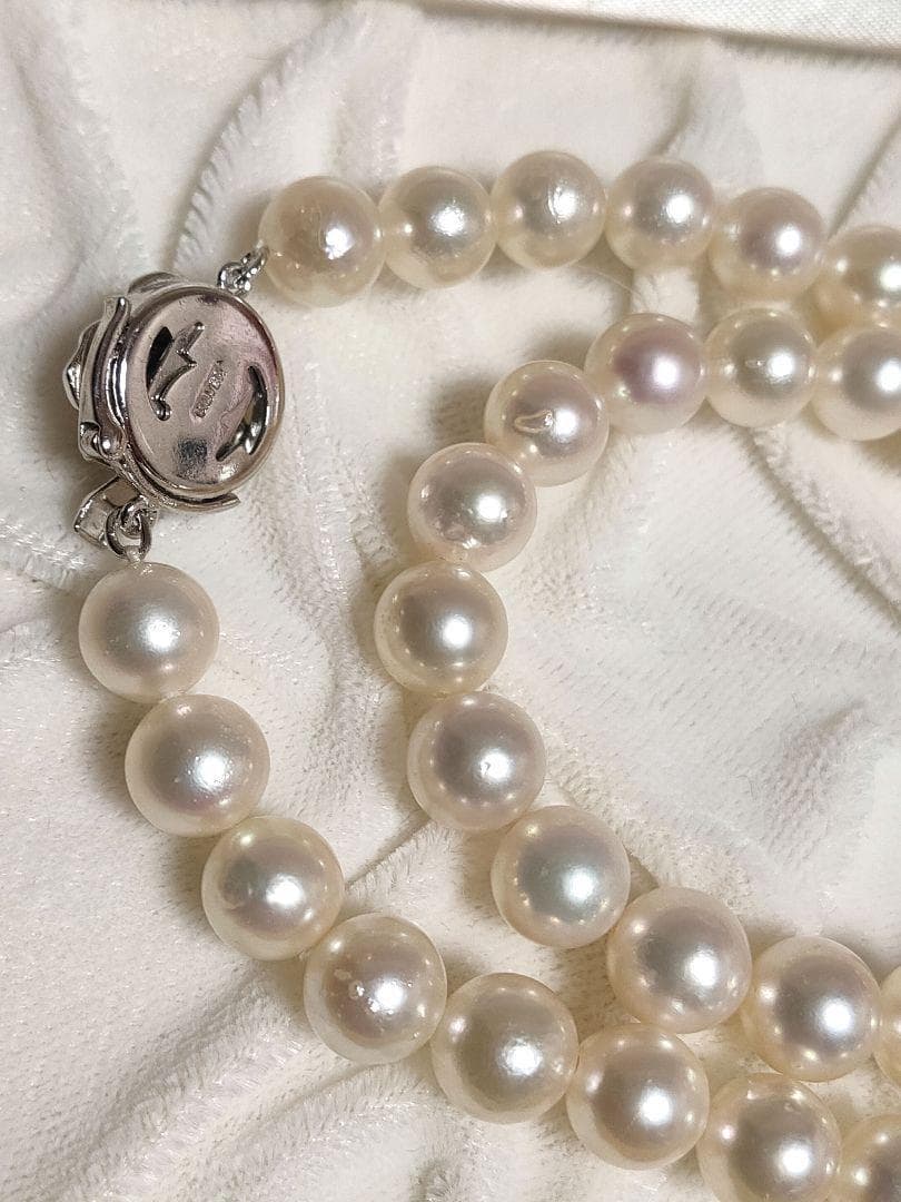 Kuro Large Akoya Pearl Necklace with 8.2mm white genuine pearls on 39cm silver chain