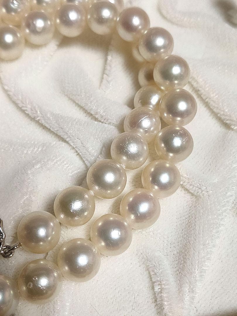 Kuro Large Akoya Pearl Necklace with 8.2mm white genuine pearls on 39cm silver chain