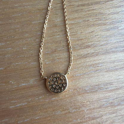 Agaat 18k gold necklace with micro-set diamonds displayed with its box