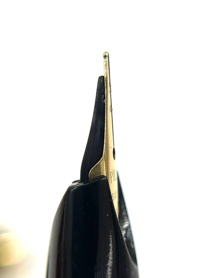 PILOT SUPER QUALITY fountain pen with fine nib, black body, and gold decorative elements