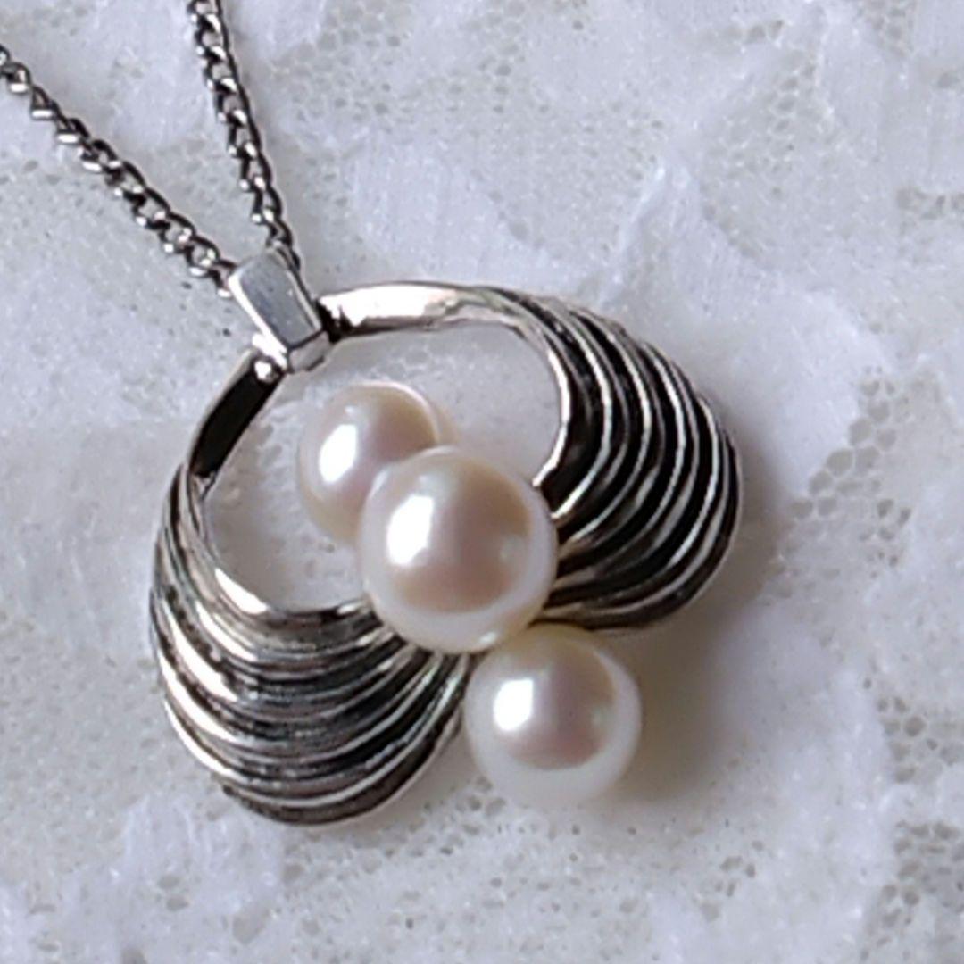 Vintage MIKIMOTO Akoya pearl necklace featuring three 6.5-7.5 mm pearls on a 40 cm silver chain
