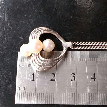 Vintage MIKIMOTO Akoya pearl necklace featuring three 6.5-7.5 mm pearls on a 40 cm silver chain
