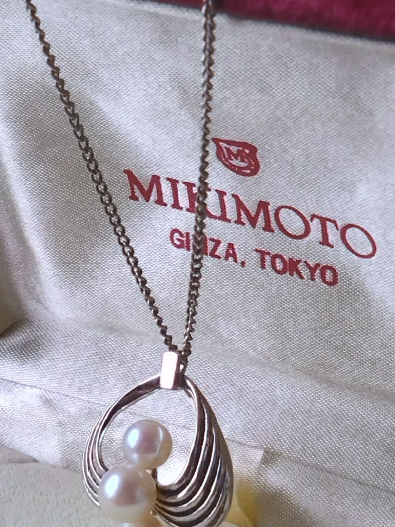 Vintage MIKIMOTO Akoya pearl necklace featuring three 6.5-7.5 mm pearls on a 40 cm silver chain