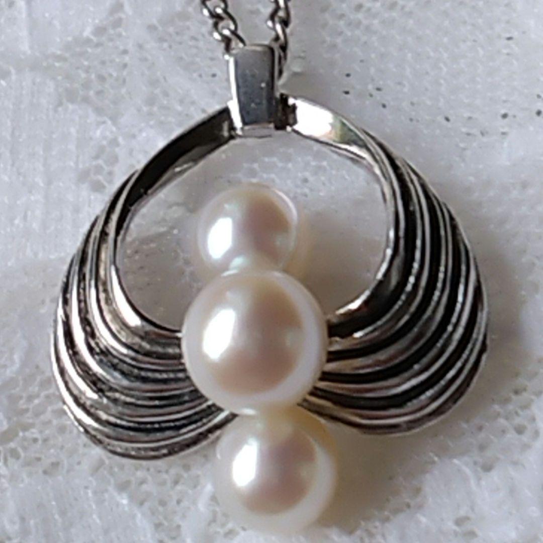 Vintage MIKIMOTO Akoya pearl necklace featuring three 6.5-7.5 mm pearls on a 40 cm silver chain