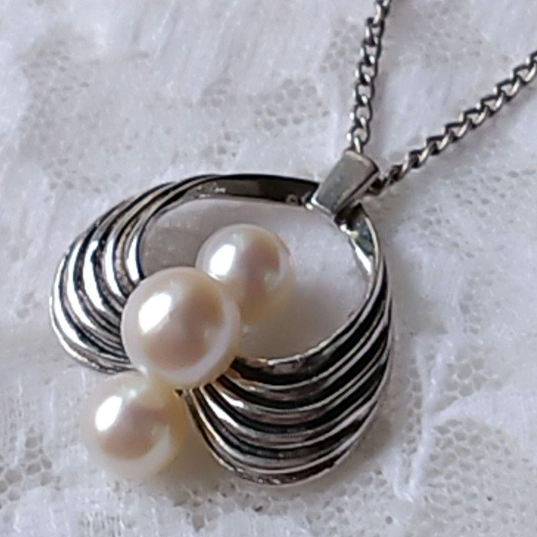 Vintage MIKIMOTO Akoya pearl necklace featuring three 6.5-7.5 mm pearls on a 40 cm silver chain