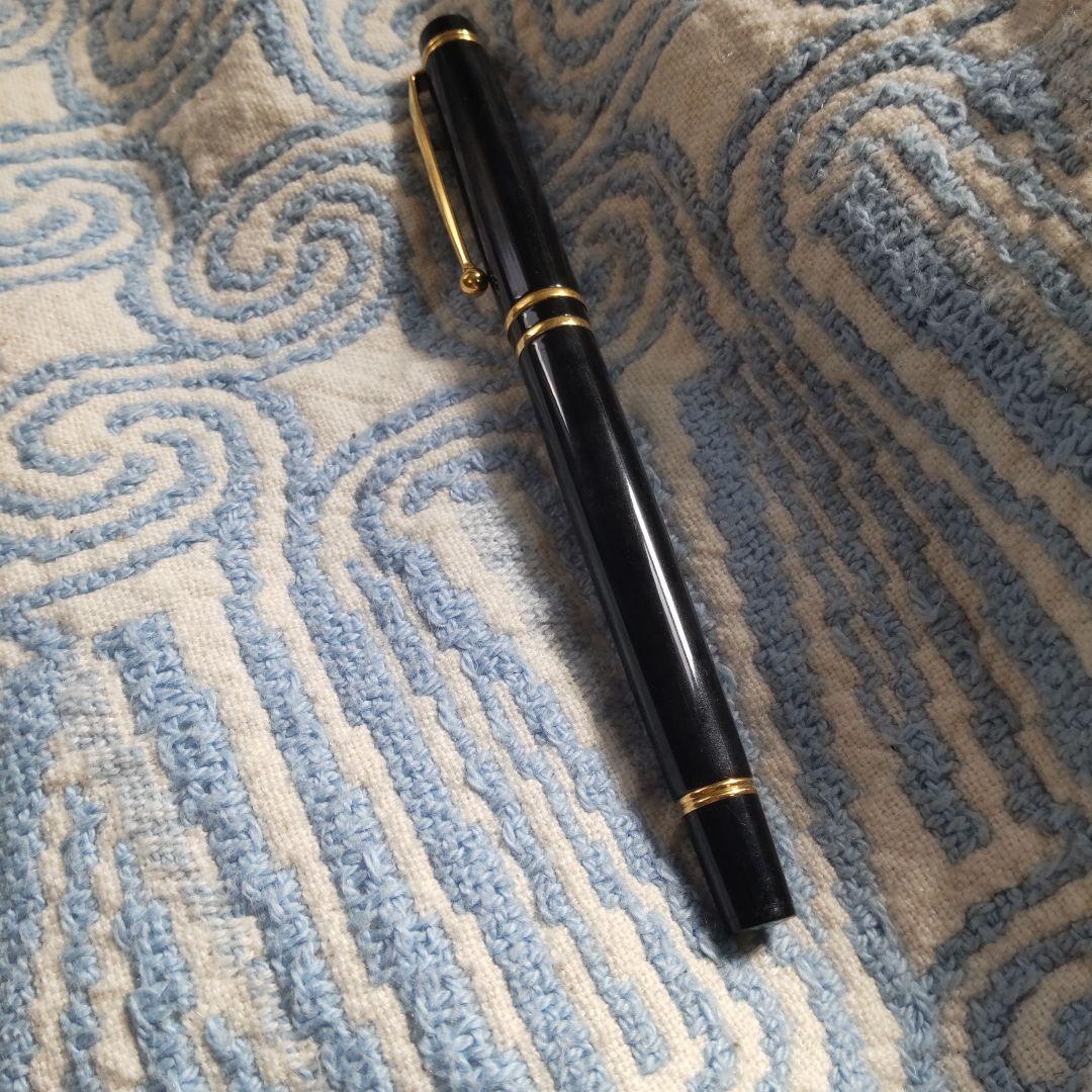 Black Pilot Fountain Pen shown with cap on, used condition