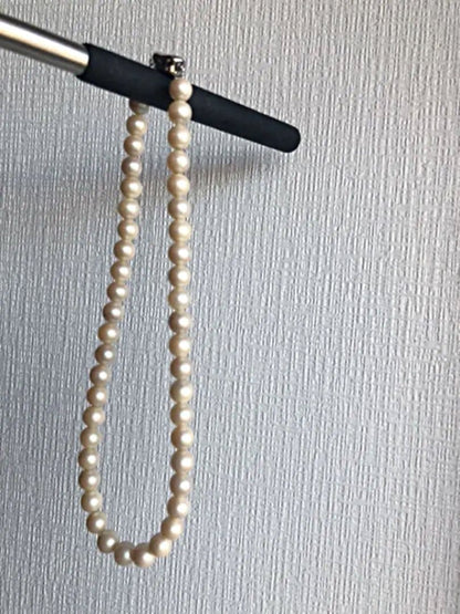 Akwya light cream pearl necklace and matching earrings with 9mm spherical pearls and silver closure
