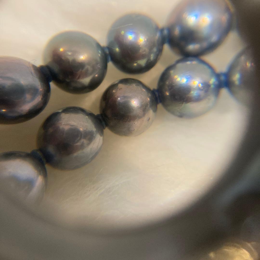 Gray Akoya pearl necklace approximately 43cm long with 6.5-6.9mm pearls and silver clasp