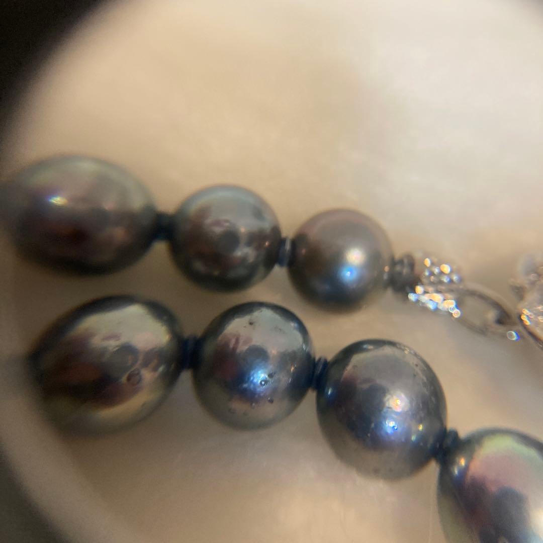 Gray Akoya pearl necklace approximately 43cm long with 6.5-6.9mm pearls and silver clasp