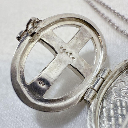 Agete silver pendant necklace featuring a cross rocket design on a 45.5 cm silver chain
