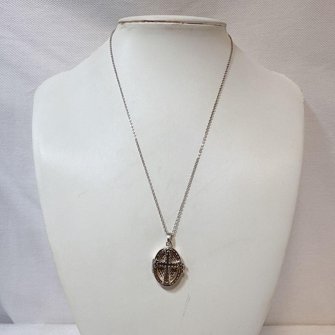 Agete silver pendant necklace featuring a cross rocket design on a 45.5 cm silver chain
