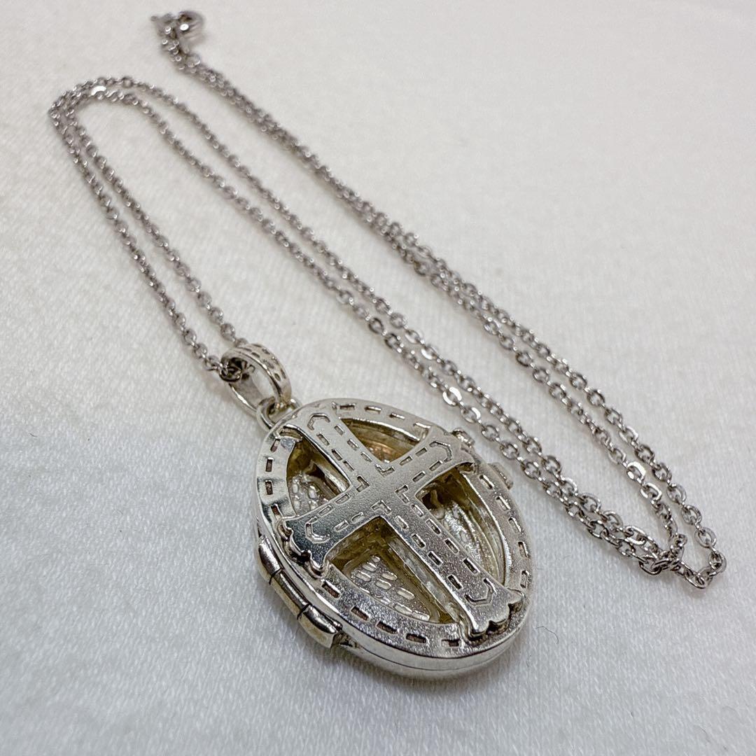 Agete silver pendant necklace featuring a cross rocket design on a 45.5 cm silver chain