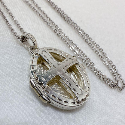 Agete silver pendant necklace featuring a cross rocket design on a 45.5 cm silver chain