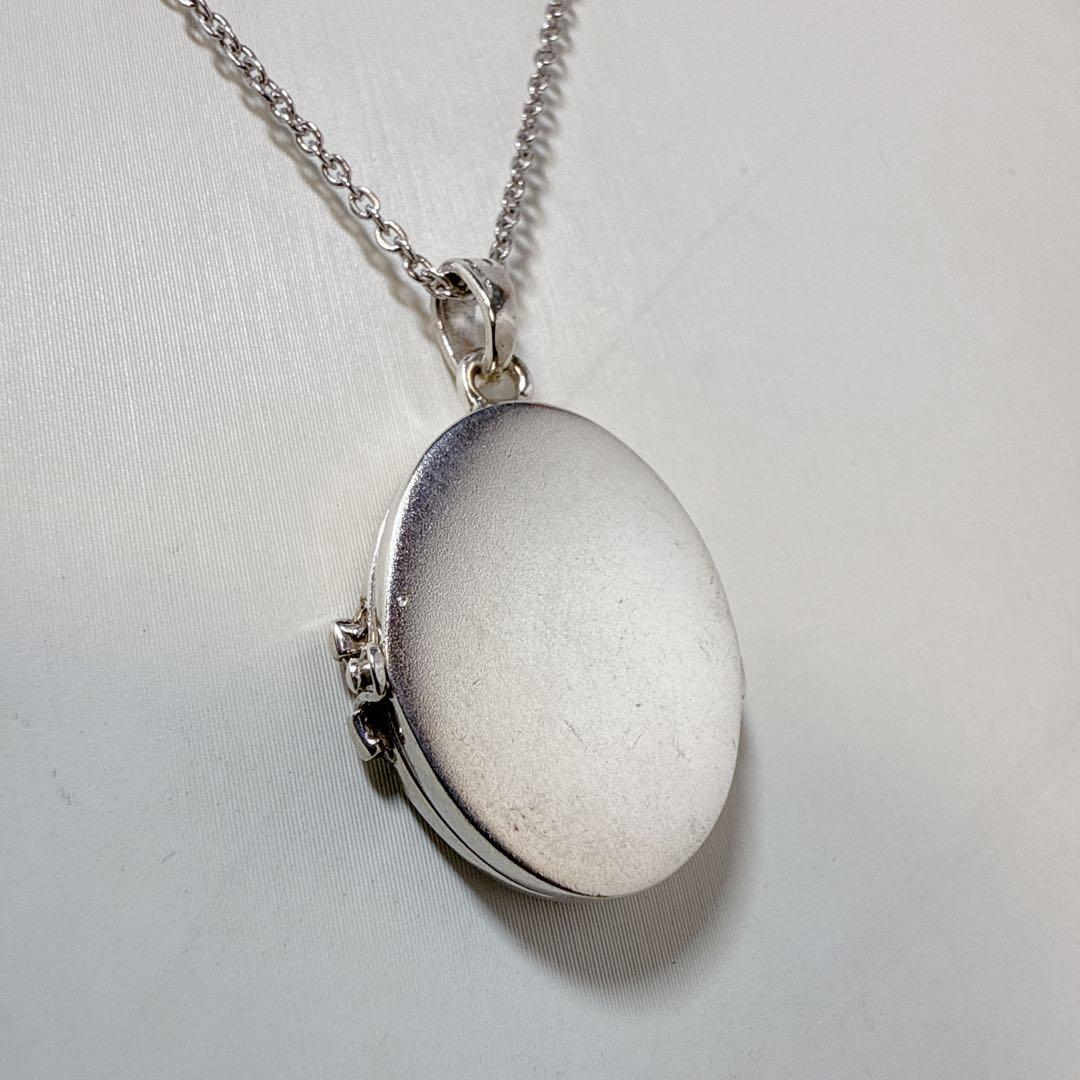 Agete silver pendant necklace featuring a cross rocket design on a 45.5 cm silver chain