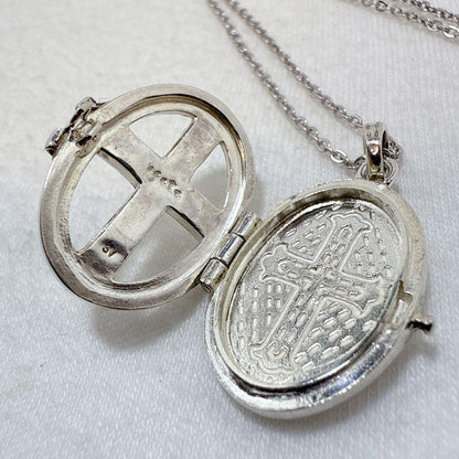 Agete silver pendant necklace featuring a cross rocket design on a 45.5 cm silver chain