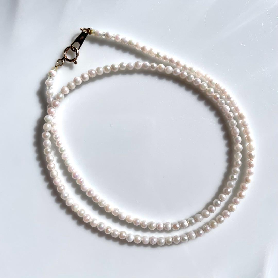 Small K18 Akoya pearl necklace featuring 2.6-3.0mm white pearls with pink and green hues on a 42cm chain