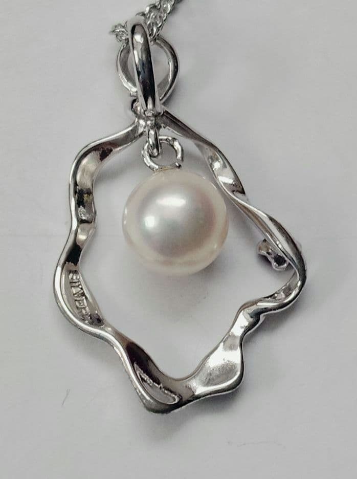New Beautiful Ise Akoya genuine 7mm pearl pendant with ruby on 40 cm silver 925 necklace with lobster clasp