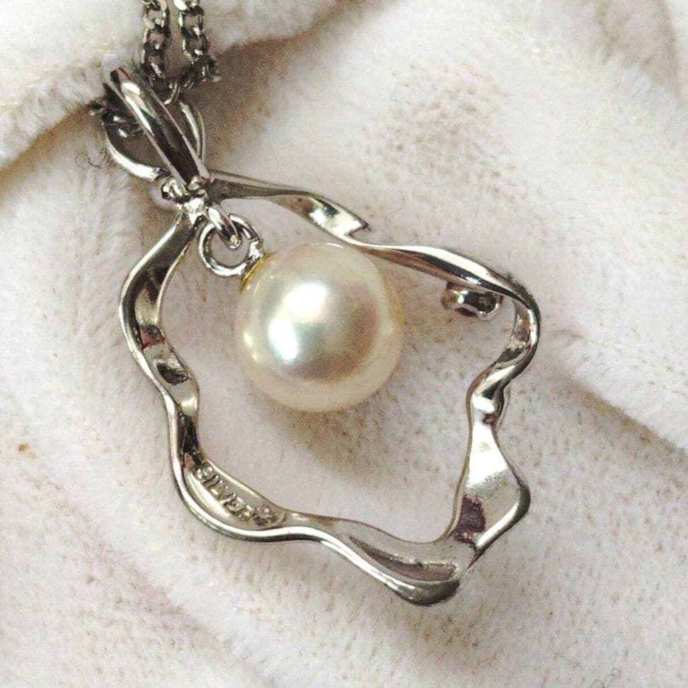New Beautiful Ise Akoya genuine 7mm pearl pendant with ruby on 40 cm silver 925 necklace with lobster clasp