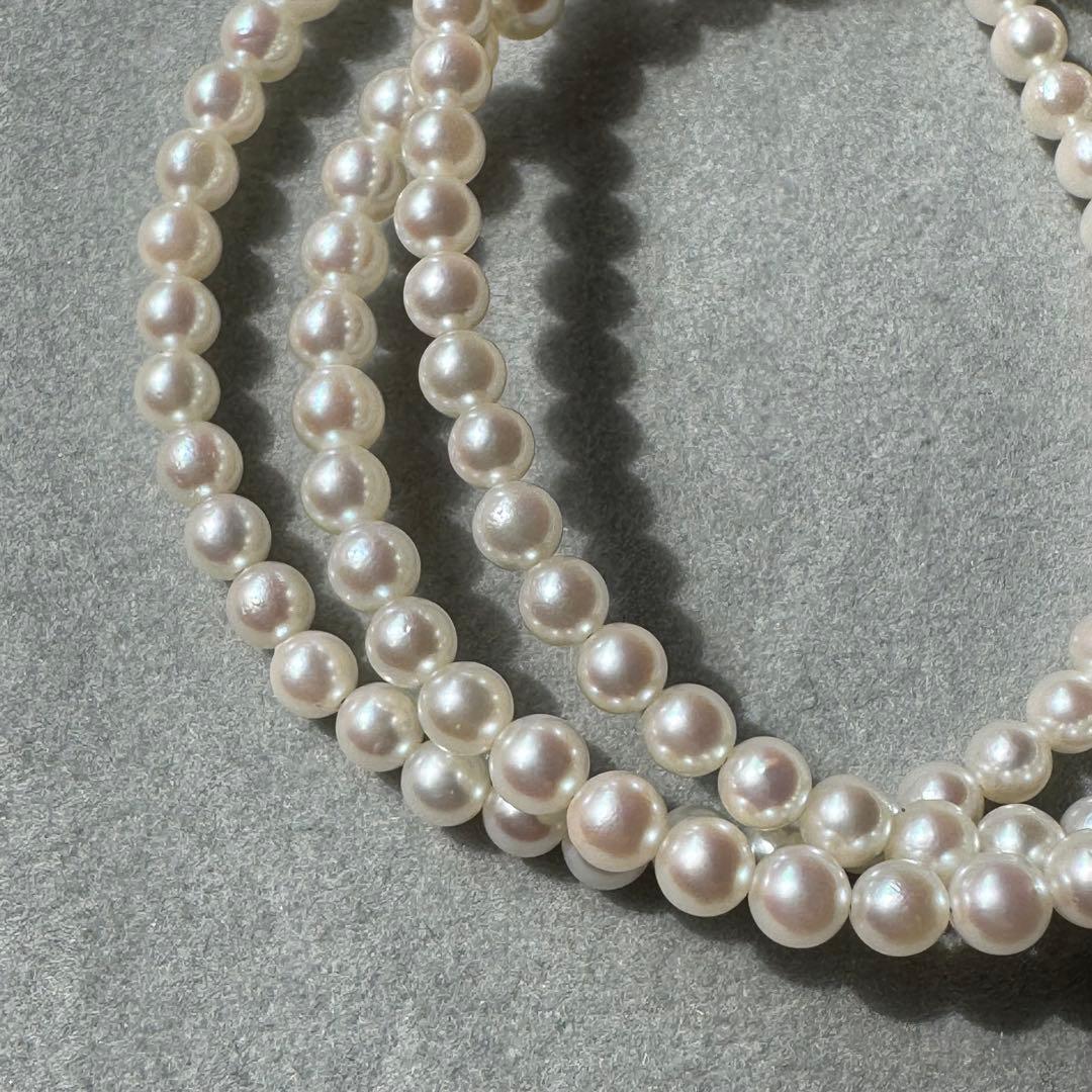 K18 Akoya baby pearl necklace with 3.0-3.5mm pearls and 42 cm length on white background