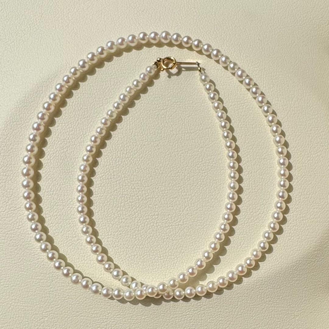 K18 Akoya baby pearl necklace with 3.0-3.5mm pearls and 42 cm length on white background