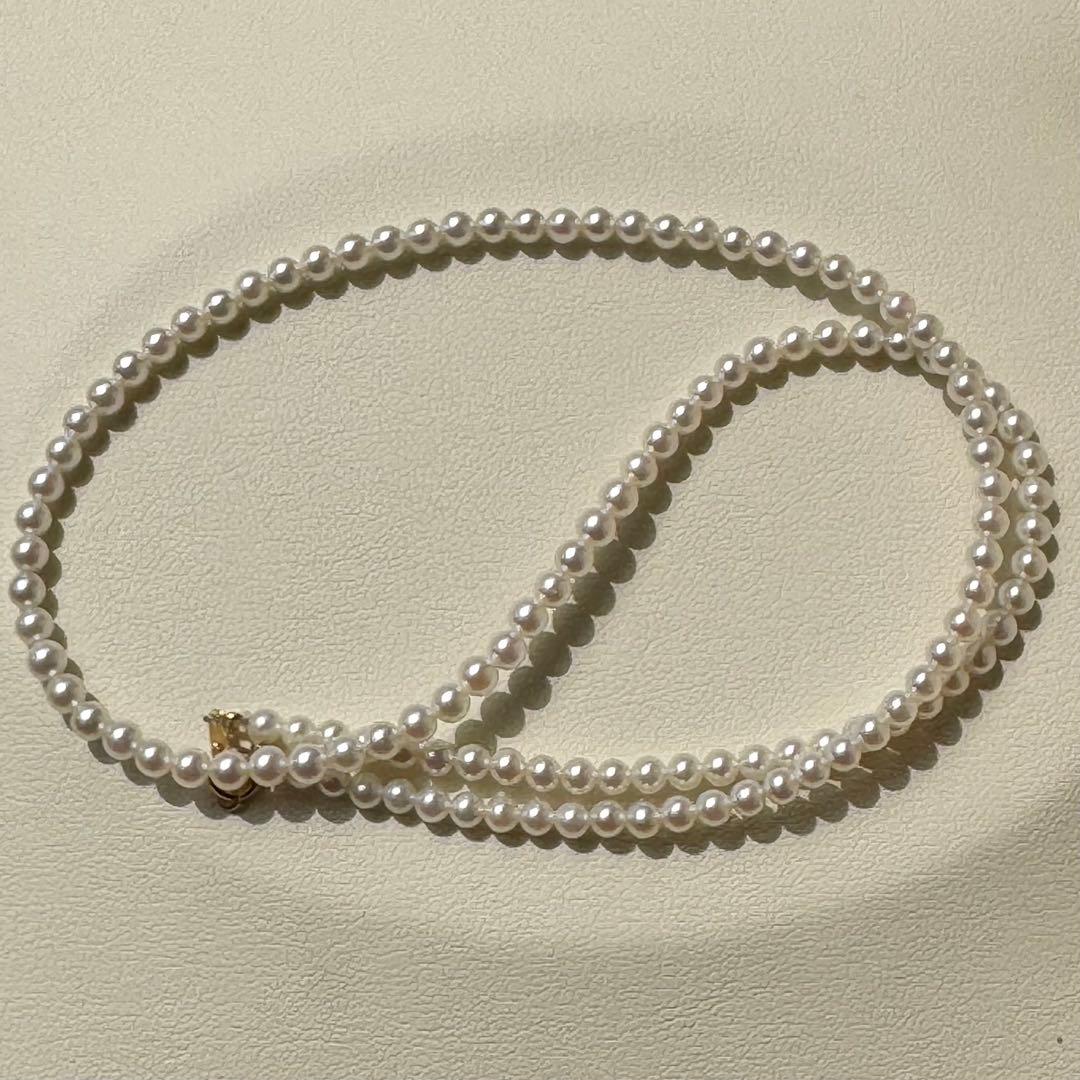 K18 Akoya baby pearl necklace with 3.0-3.5mm pearls and 42 cm length on white background