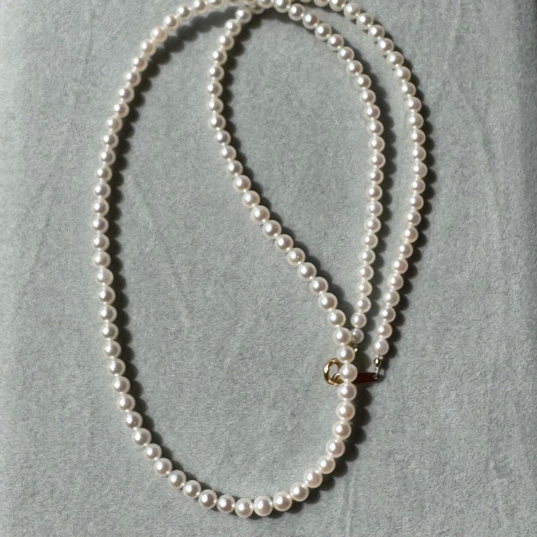 K18 Akoya baby pearl necklace with 3.0-3.5mm pearls and 42 cm length on white background