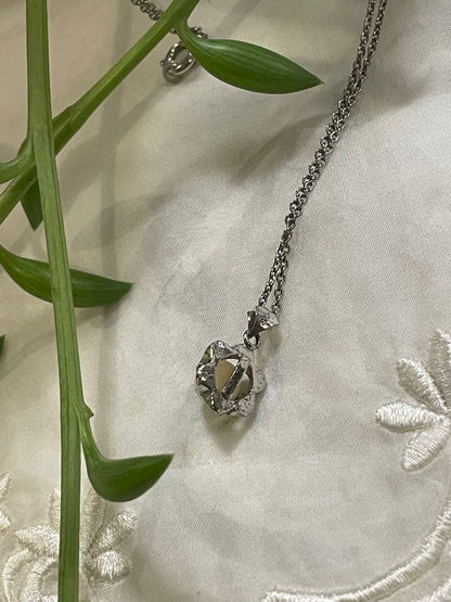 Mikimoto silver pearl necklace with flower motif and 41 cm chain on white background
