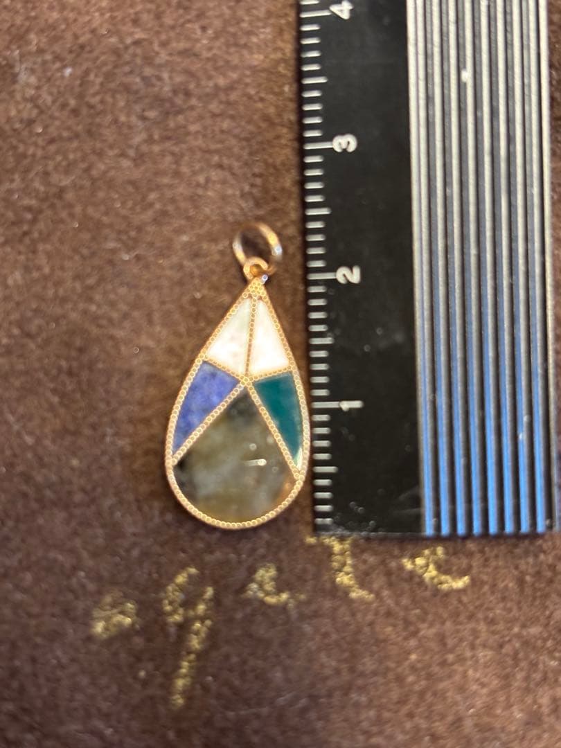 Agete K10 karat gold drop-shaped pendant with lapis lazuli, labradorite, and white shell stones