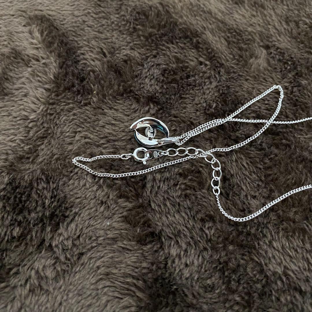 TASAKI silver necklace with a genuine pearl pendant measuring 1.8cm by 1cm on an adjustable 20.5cm chain