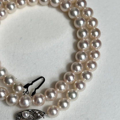 Tasaki Akoya pearl necklace with 7.5mm pearls and silver metal fittings, 44.5cm length