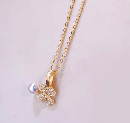 Law Clover Charm 18K yellow gold pendant with 8mm clover and 4-4.5mm Akoya pearl topped with zirconia