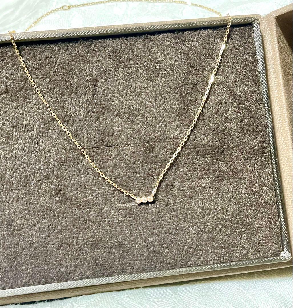 agete K10 Tres Necklace featuring three diamonds on adjustable 40 cm gold chain