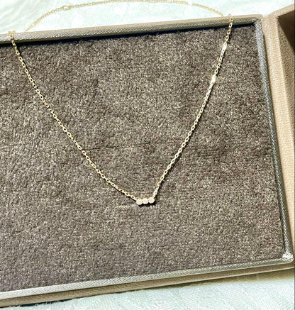 agete K10 Tres Necklace featuring three diamonds on adjustable 40 cm gold chain
