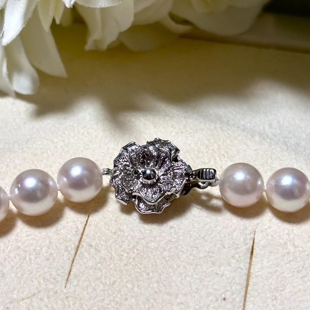 Pearl Necklace SV 42.6g with 42.5cm length and 8-8.5mm pearls, silver clasp