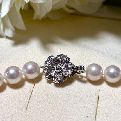 Pearl Necklace SV 42.6g with 42.5cm length and 8-8.5mm pearls, silver clasp