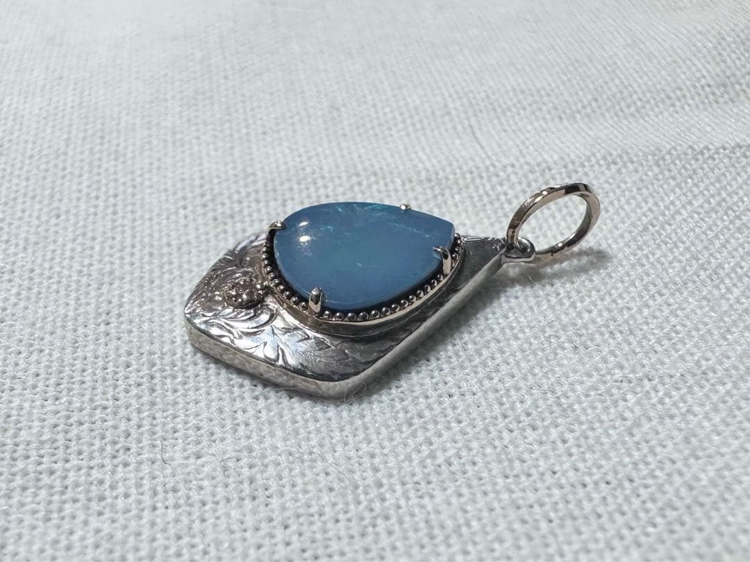 Agete charm made of K10 silver featuring opal and 0.008ct diamond measuring 1.25 by 2.3 cm