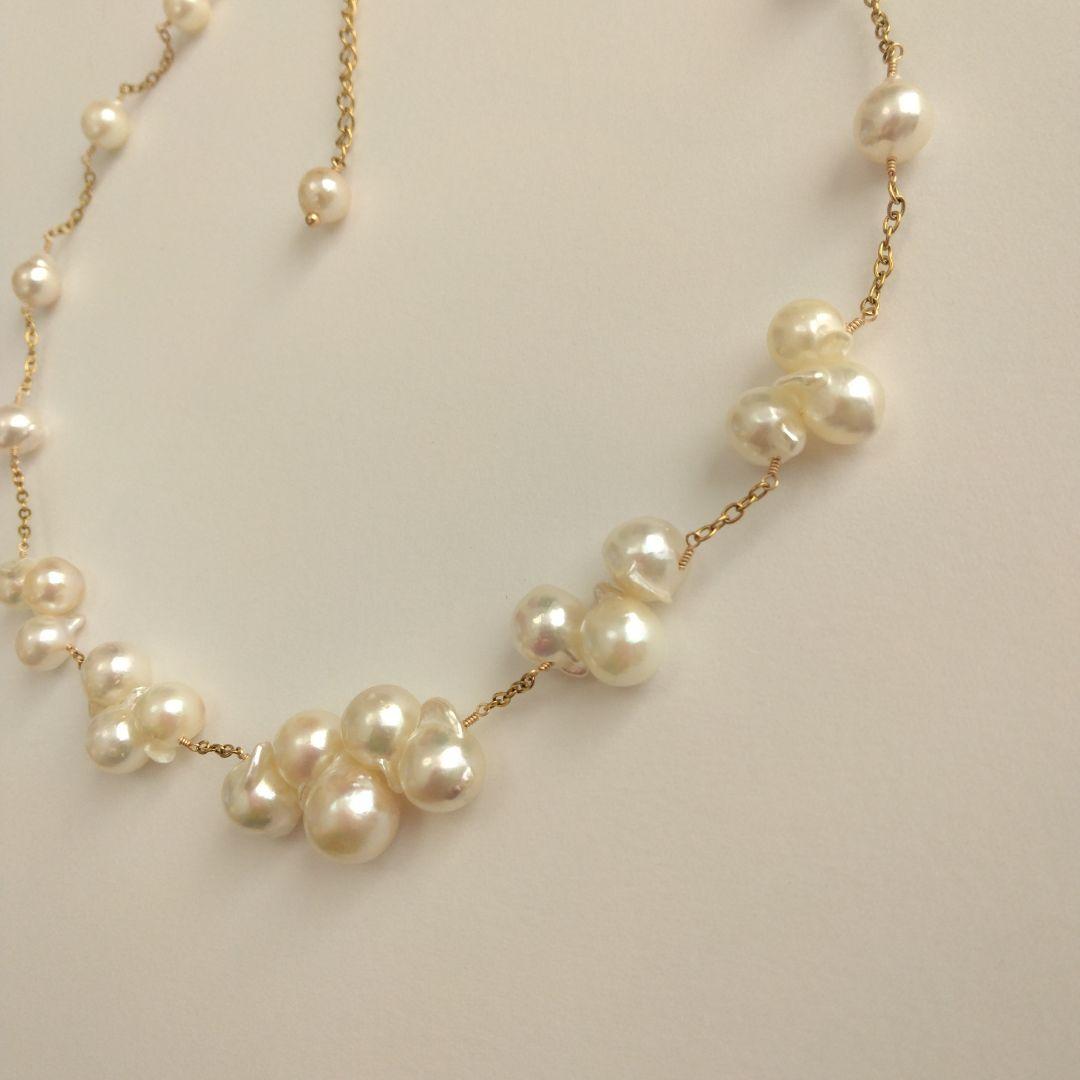 Akoya pearl necklace with flower-shaped pearls in gold color on stainless steel chain