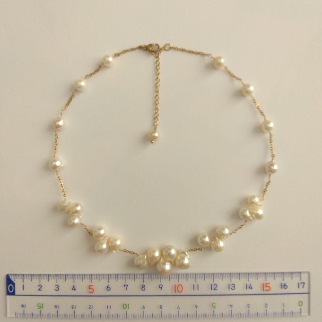 Akoya pearl necklace with flower-shaped pearls in gold color on stainless steel chain