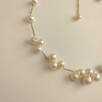 Akoya pearl necklace with flower-shaped pearls in gold color on stainless steel chain
