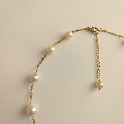 Akoya pearl necklace with flower-shaped pearls in gold color on stainless steel chain